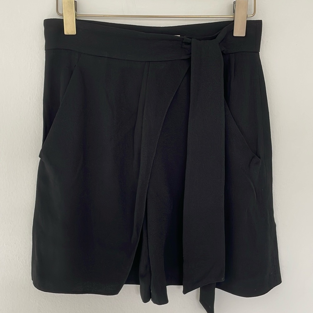 CHLOE black tie front crepe bermuda - faux wrap, zipper lateral